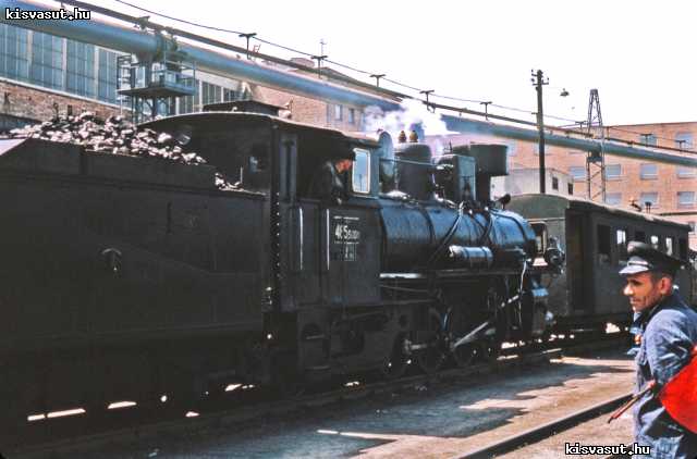 一部电影 瓦尔特保卫萨拉热窝 ,一款南斯拉夫铁路83型蒸汽机车